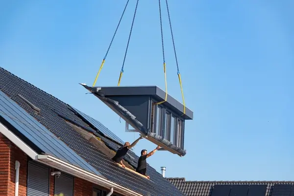 Dakkapel met kunststof kozijnen worden gemonteerd